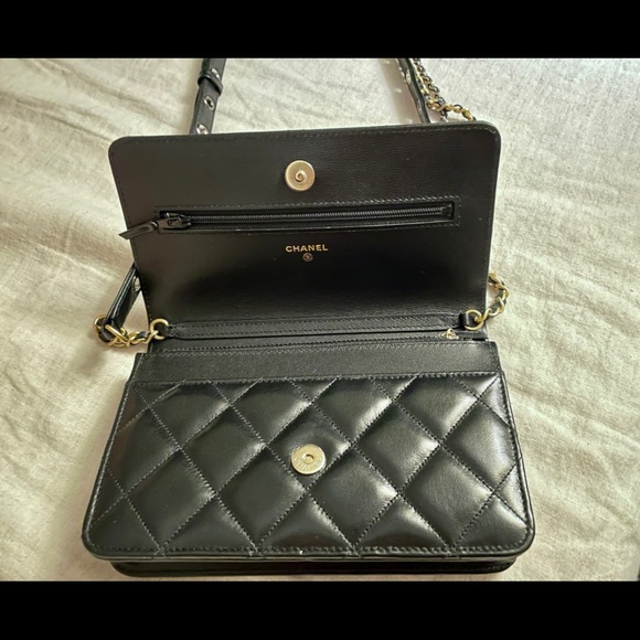 Chanel goatskin WOC (cruise 2021/2022 wallet on chain) - Picture 11 of 16